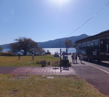 遊覧船が着いたのは箱根園港で箱根駒ヶ岳へのロープーウェーが人気の場所です。